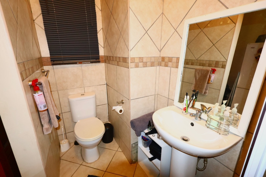 1 Bedroom Property for Sale in Vredenhof Sh Free State